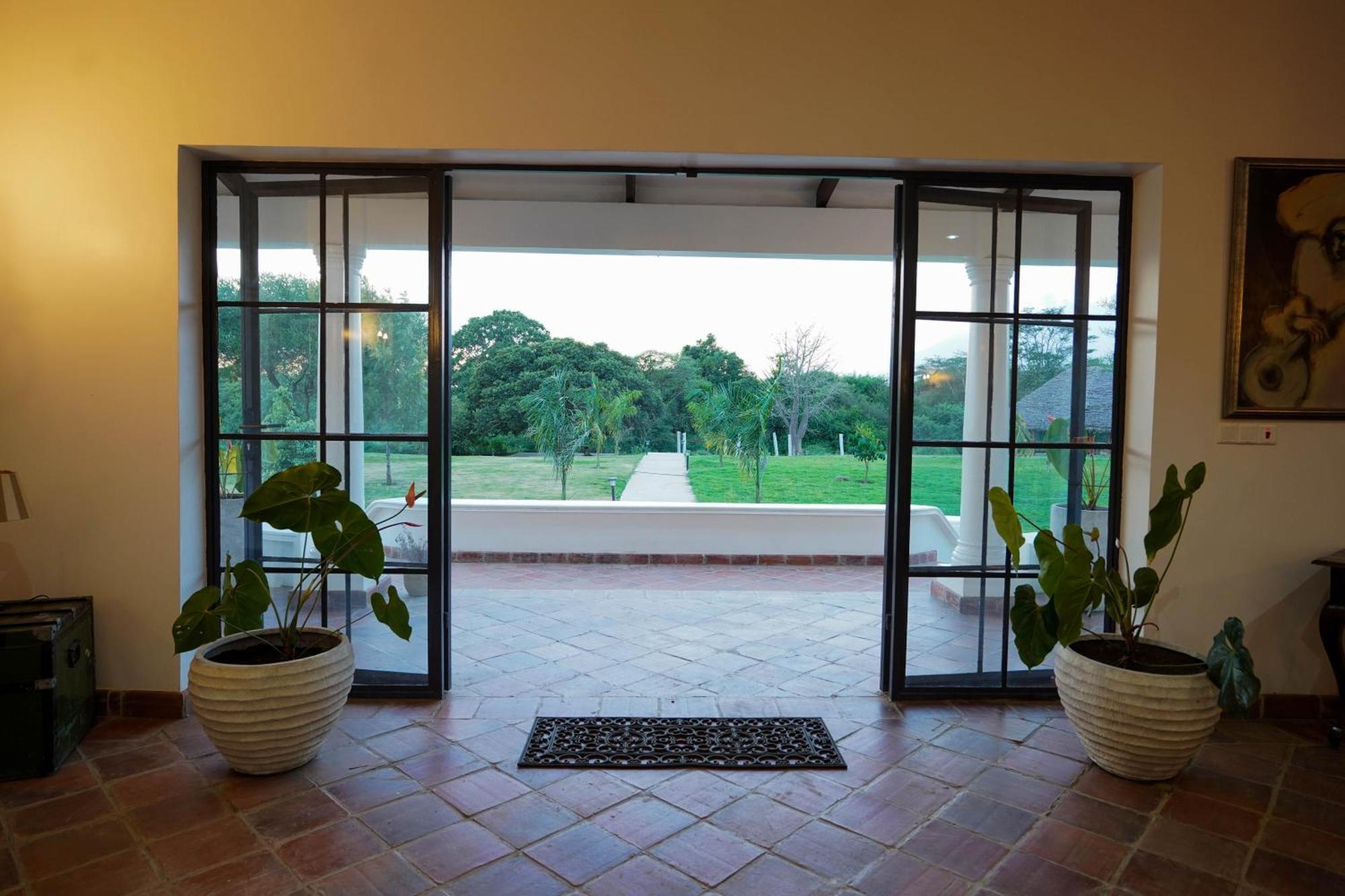 Kili Seasons Hotel Arusha Exterior photo
